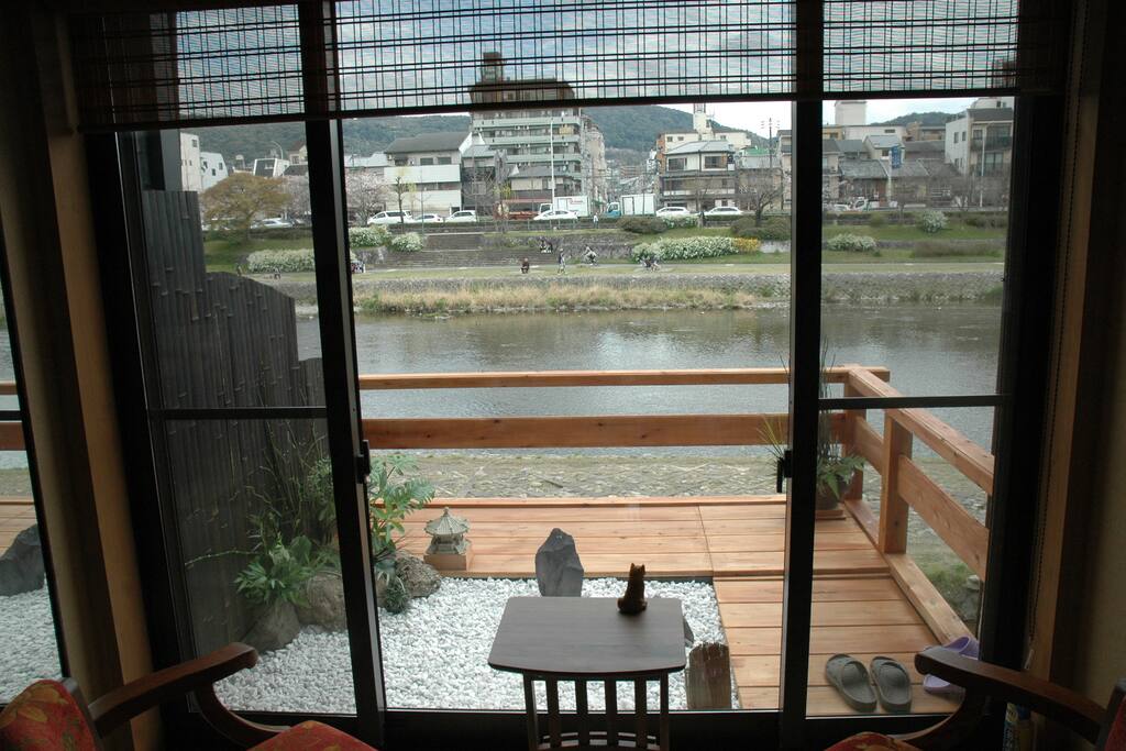 living room with small small Japanesse style garden