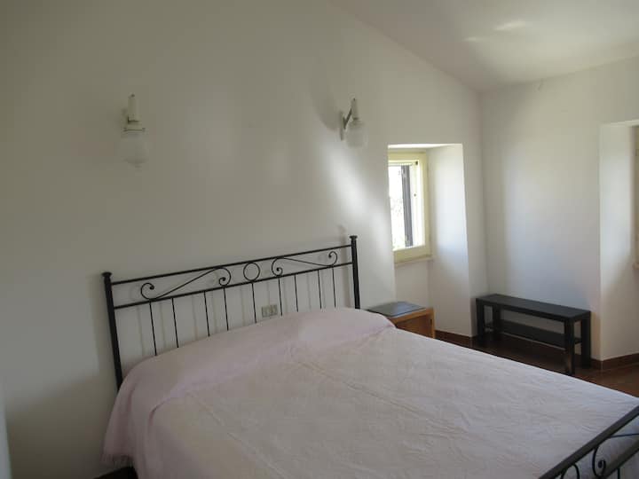 غرفة النوم الثانية: سرير مزدوج 