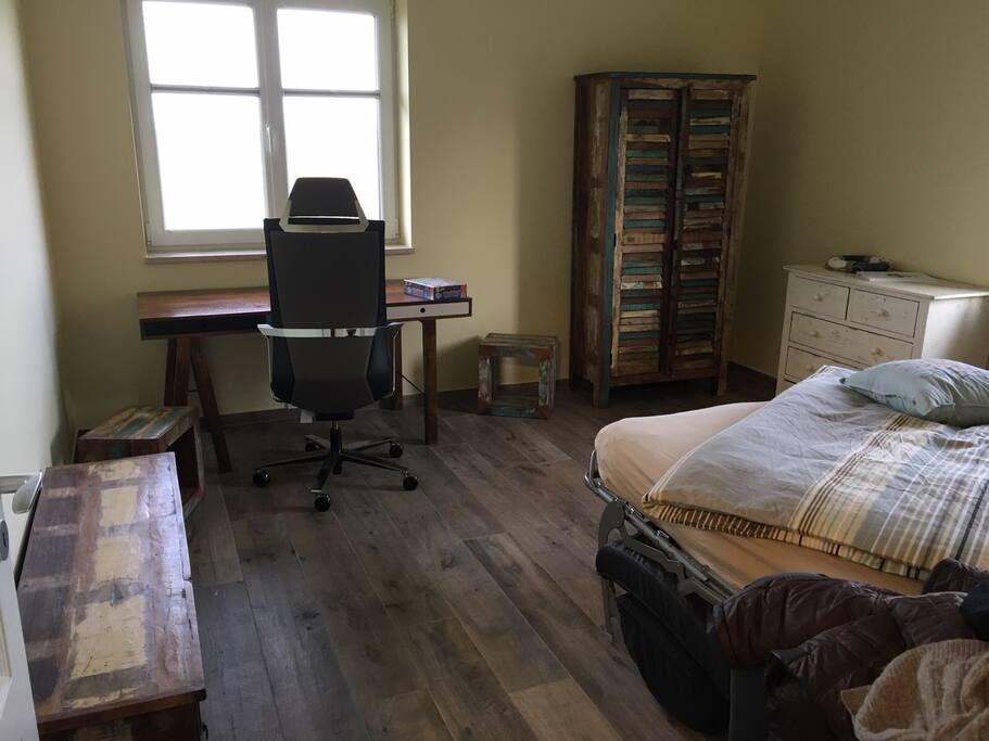 2. Gästezimmer mit großer Schlafcouch (160x200)