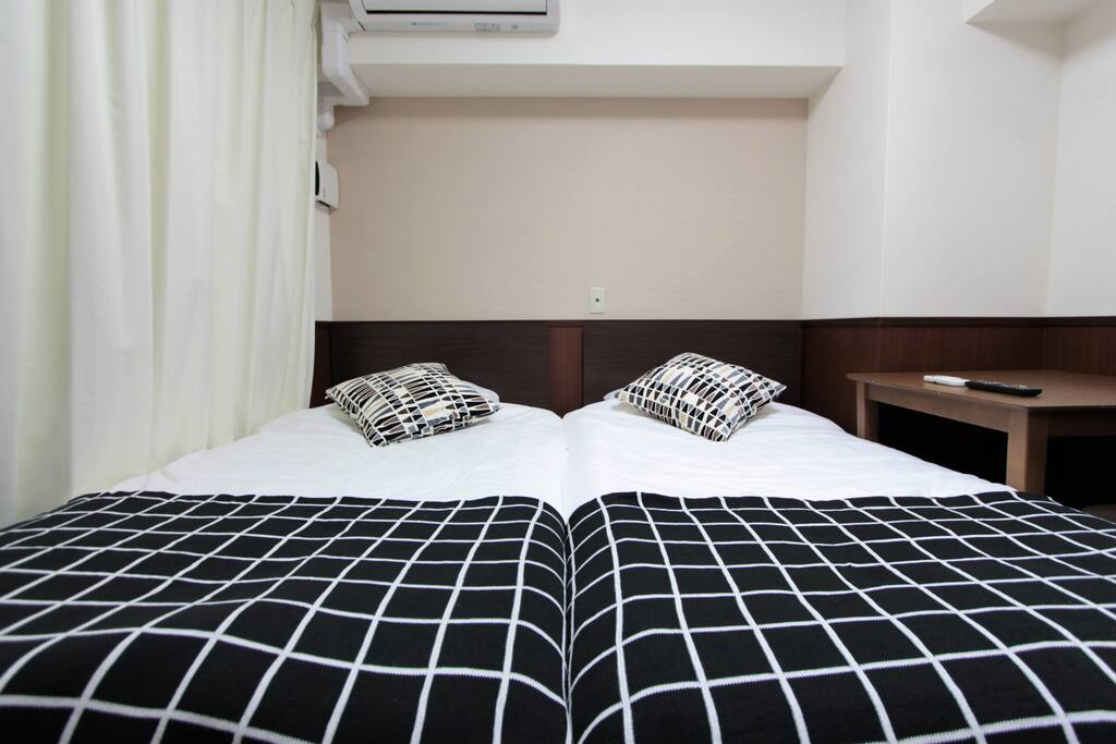 Two single bed 兩張單人床