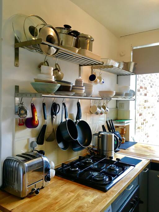 Kitchen equipped w/toaster, kettle, coffeemaker