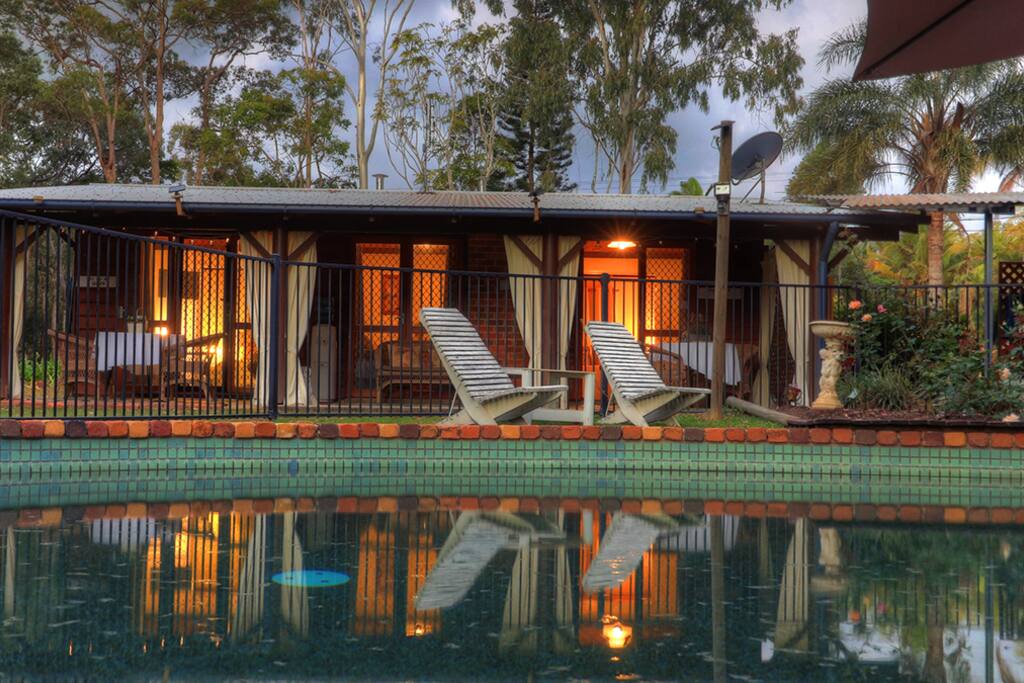 RondayVoo B & B offers views of the pool & garden from your room.
Dine inside or sit on the Patio and enjoy the veiws and fresh country air.