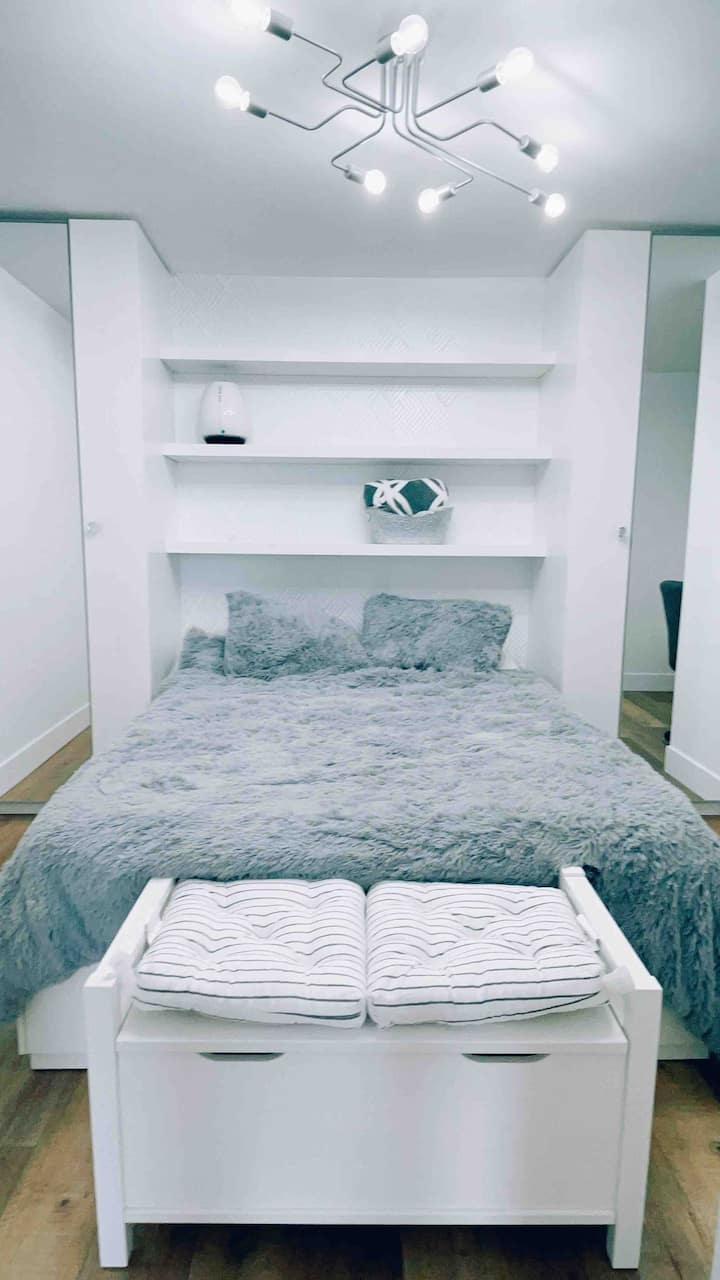 The Airy Minimalist  Nordic Nest - Toronto