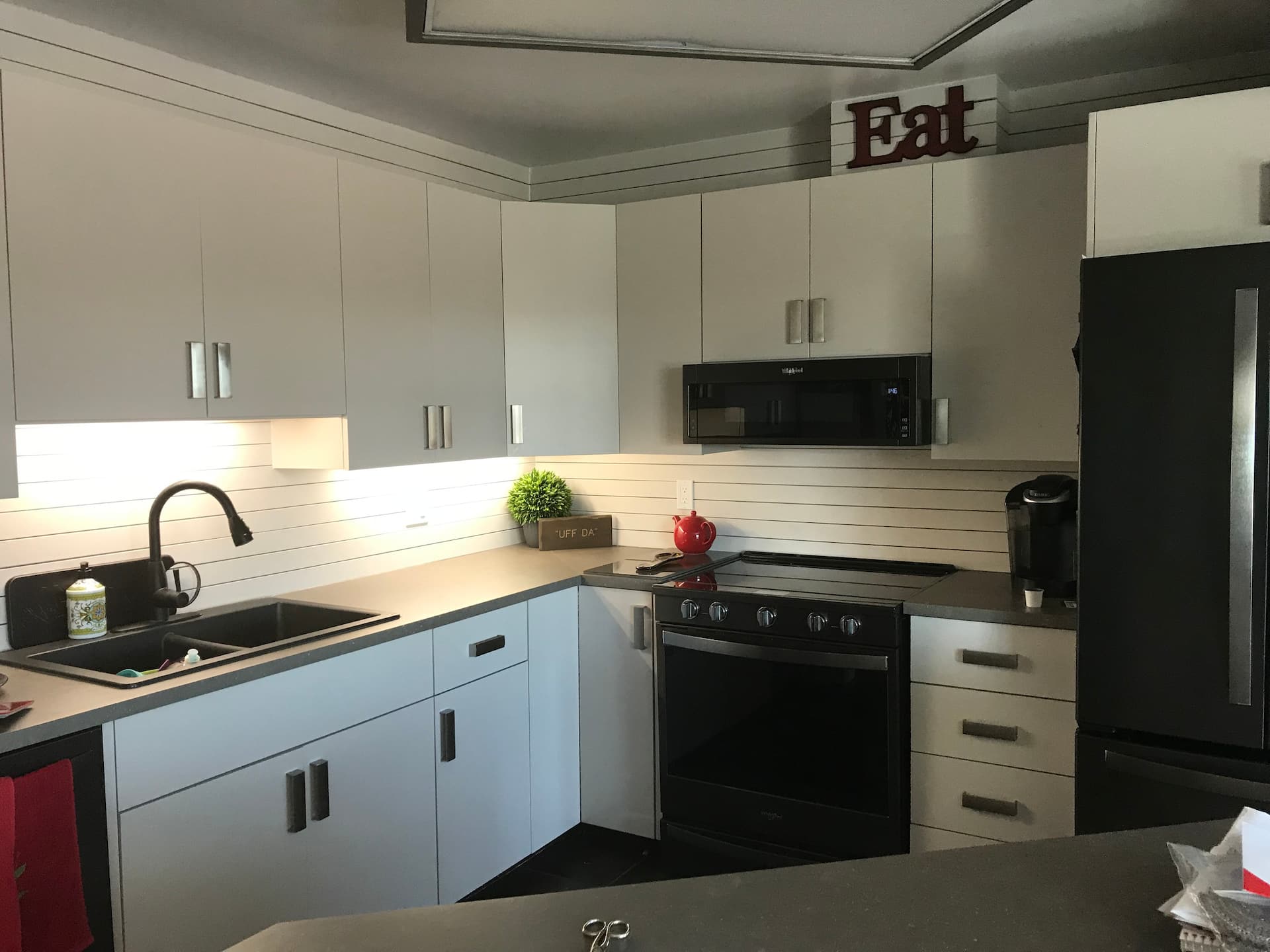 WARM&COZY 2 BEDROOM LOWER LEVEL SUITE,GREAT AREA