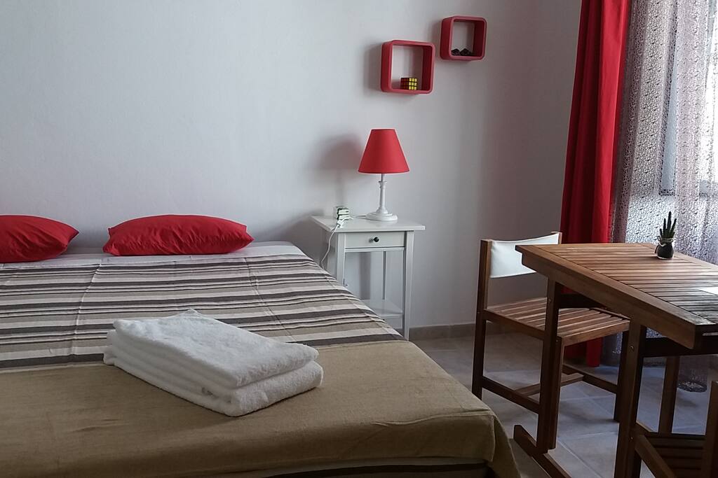 Beds can be joined (1x180cm/70") or ...