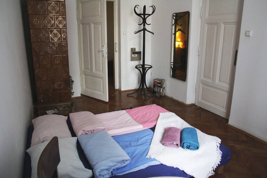 Double bed (can be split into 2 single beds if needed).