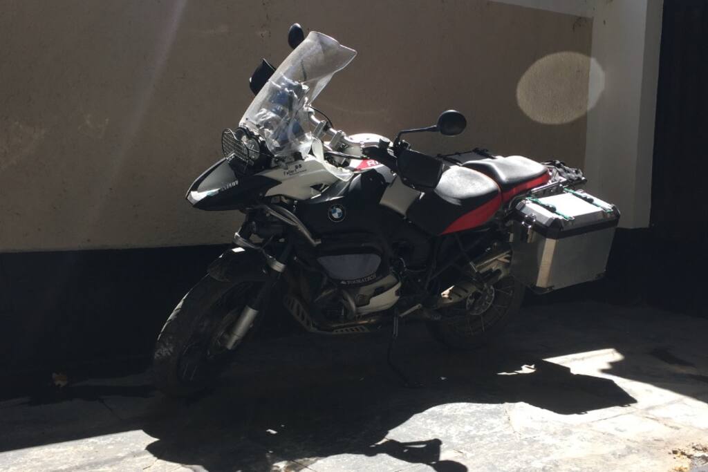 Parking for motos