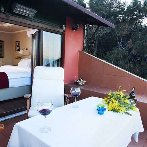 Deniz Manzarali King Suit