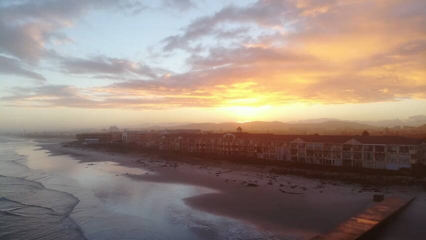 Leisure Bay Suites – family friendly, on the beach gallery image 2