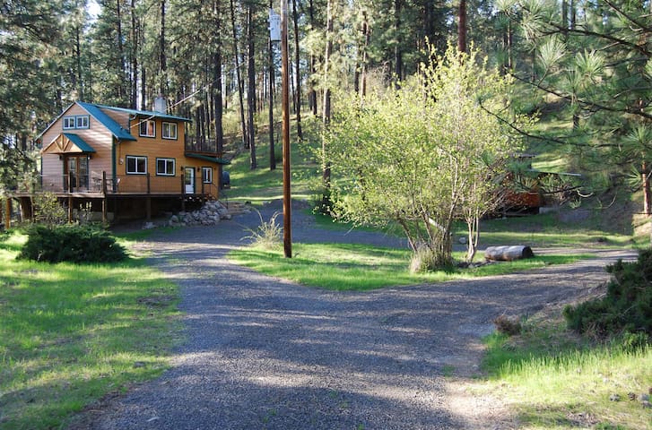 Peaceful, Private Cabin above the Clearwater River