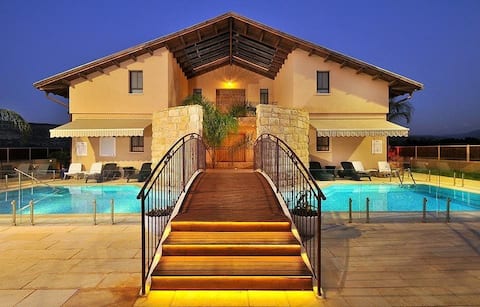 Ahuzat Elisheva- Boutique Villa, huge pool, family