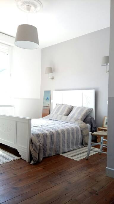 Chambre avec salle de bain privée