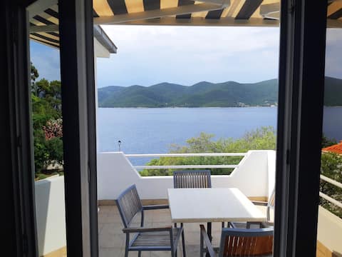 Two Bedroom Apartment with a Balcony with Sea View