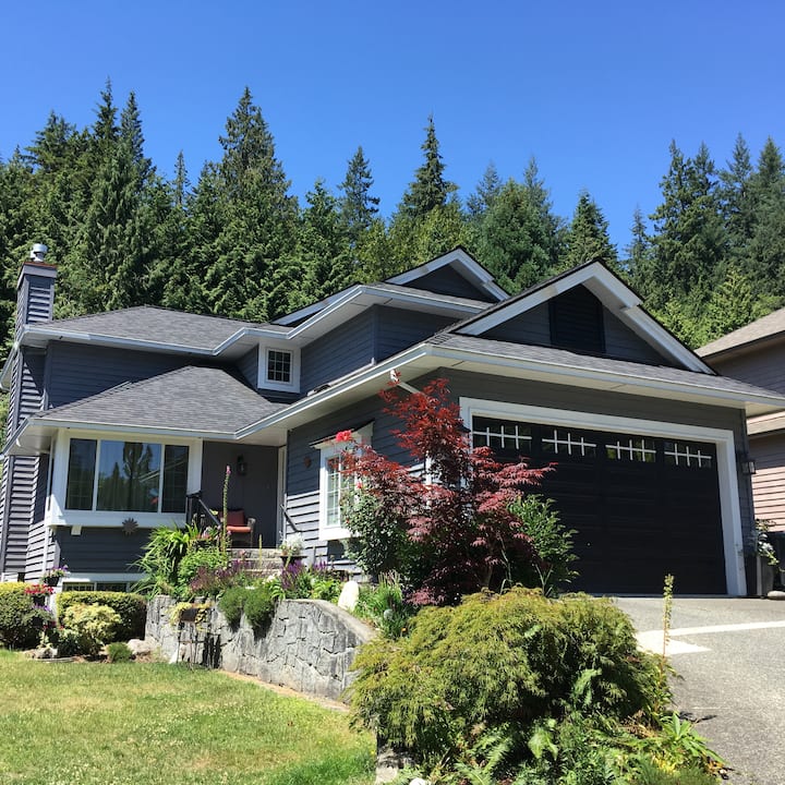 Long term rental. Private entrance; quiet street. Apartments for Rent