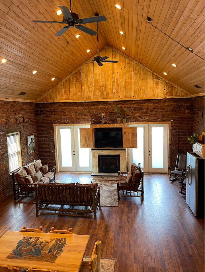 Oconaluftee Loft - Bryson City, NC