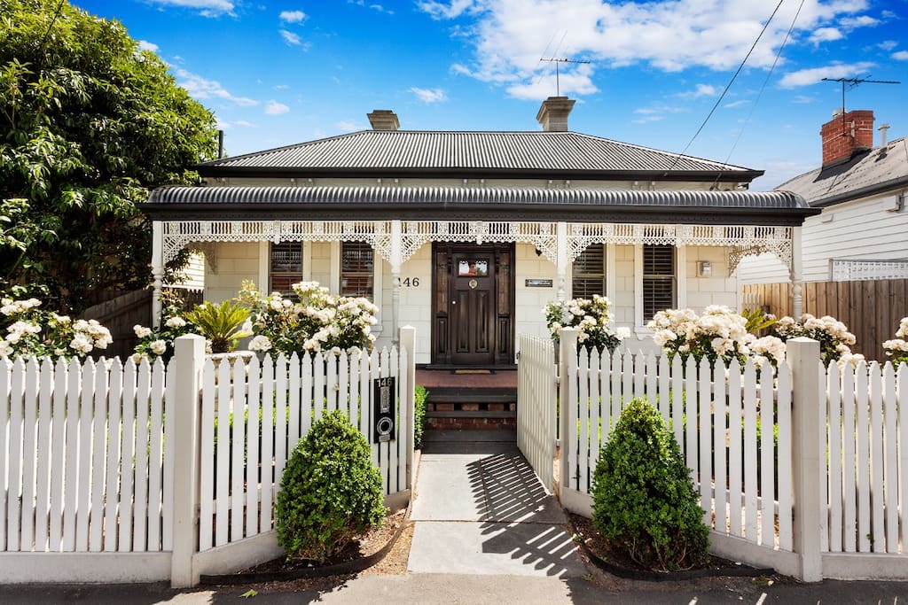 Classic renovated Edwardian beauty less than 10 min walk to vibrant Yarraville, 15 mins by train to Melbourne cbd.