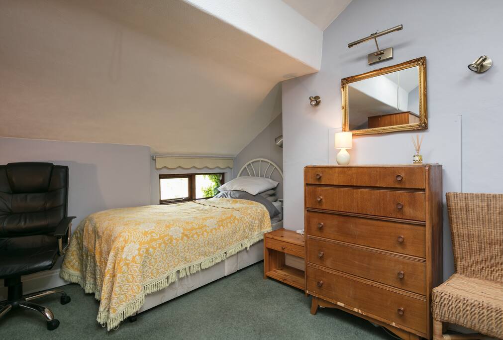 Single bedroom