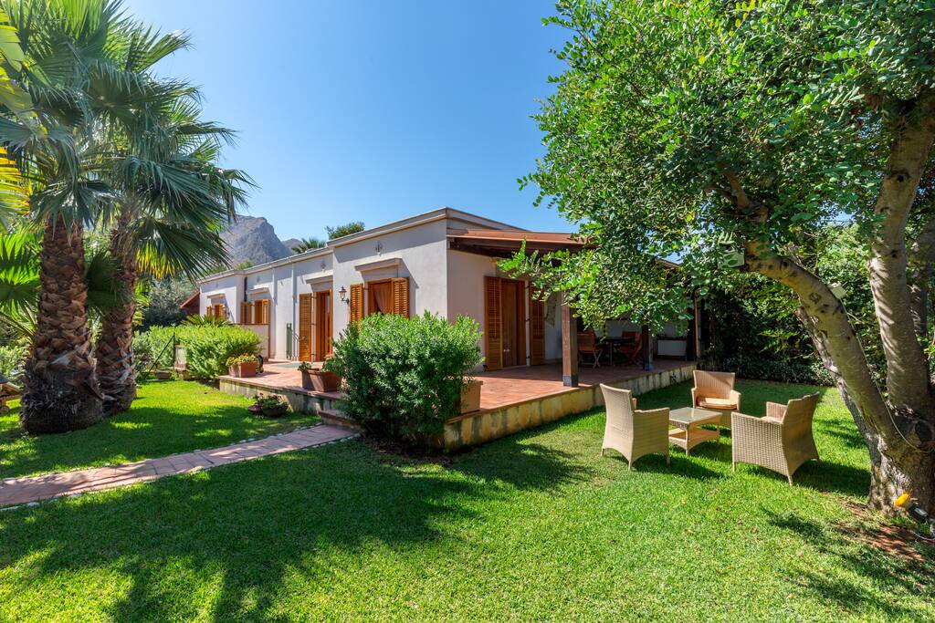 Garden with relaxing area