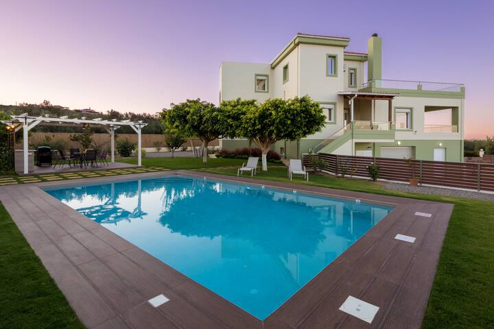Villa Dimokratia-Private pool-Luxury & Comfort!