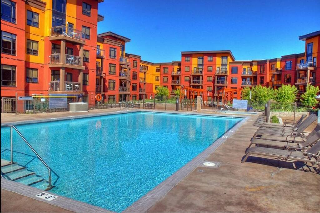 Shared Swimming Pool & Hot Tub