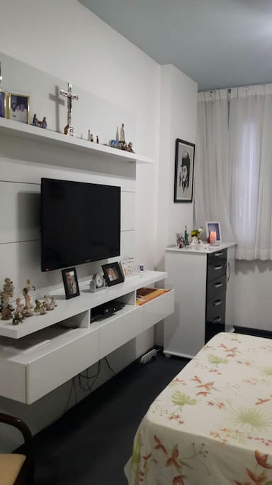 SUÍTE com TV A cabo e FRIGOBAR.