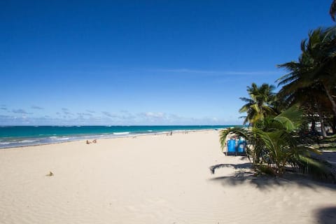 Comfortable, secure. Studio by the beach. Parking.