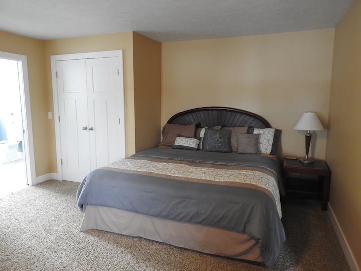 חדר הורים בקומה העליונה 3 - קינג סייז