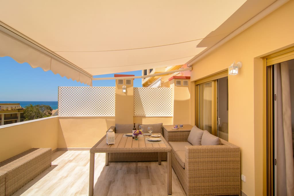 Covered terrace (21m2) with beautiful sea views