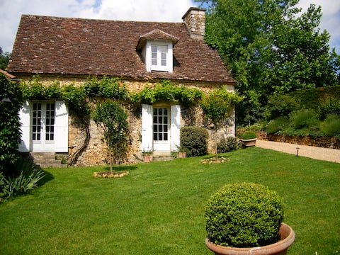 Charming Cottage in Animal Sanctuary, Dordogne