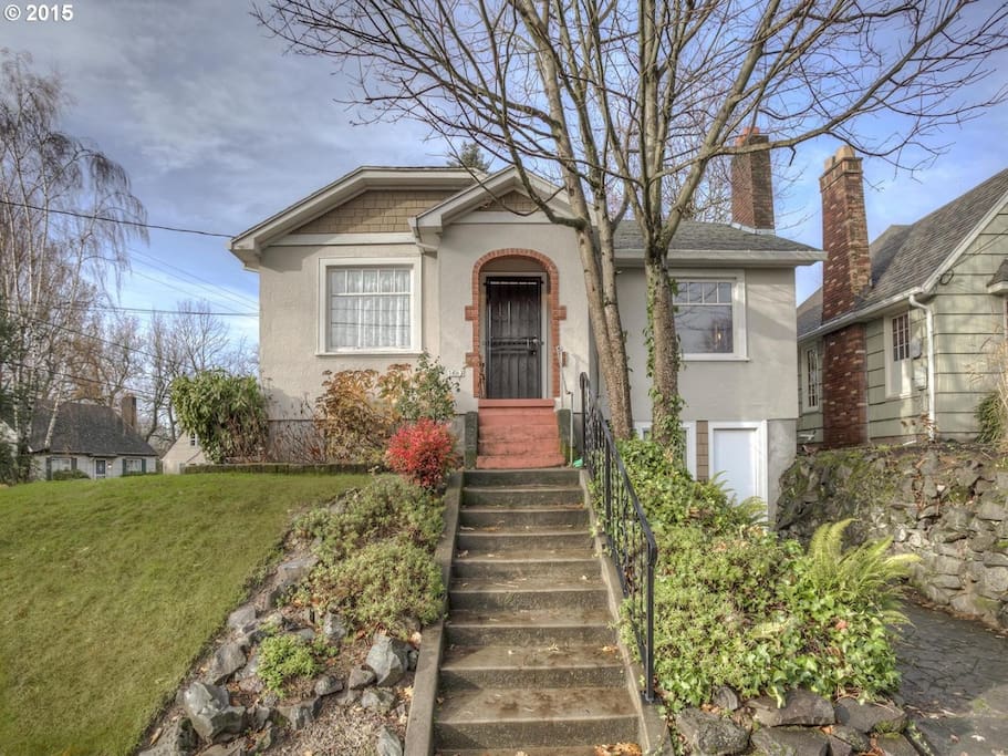 A classic 1920s Portland bungalow!