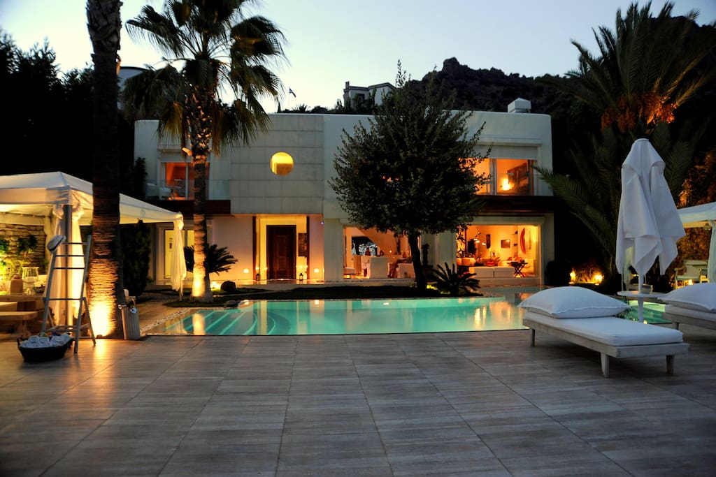 Villa Dusk