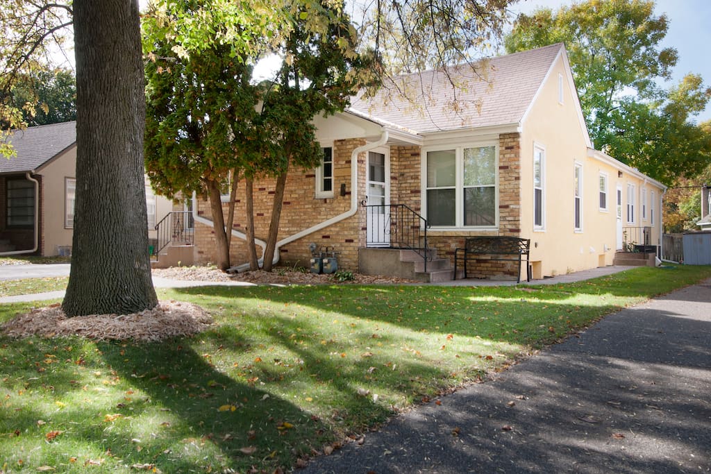 Right half of the Double Bungalow. (You can rent both if you want, for 8 King Beds!)