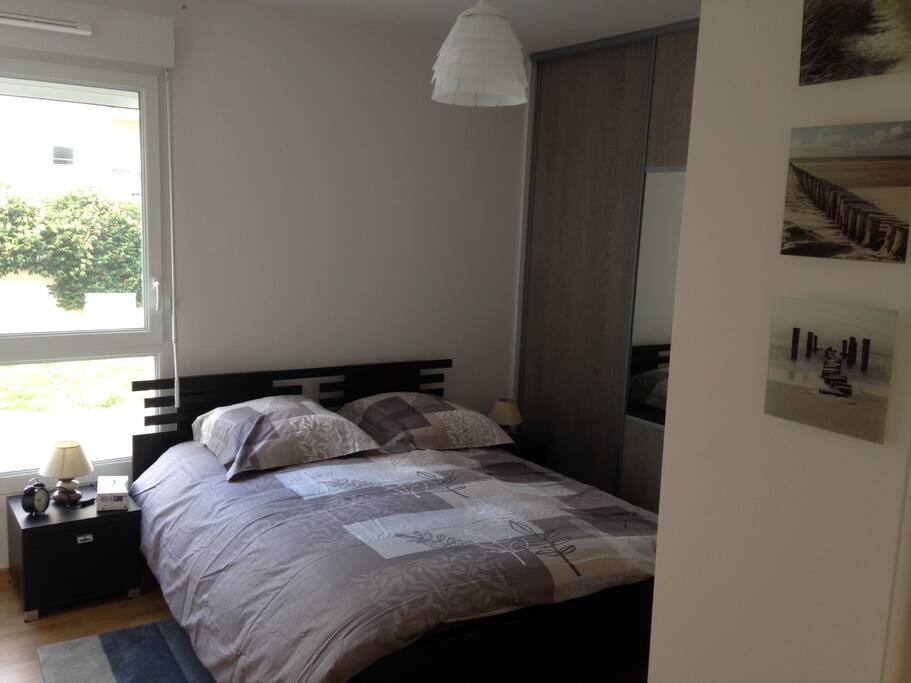 Spacious decorated and assorted bed-room with built-in wardrobe