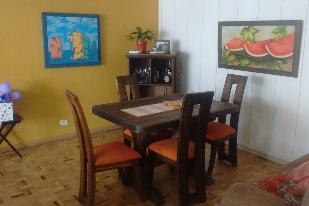 Este espacio puedes compartir una deliciosa comida.