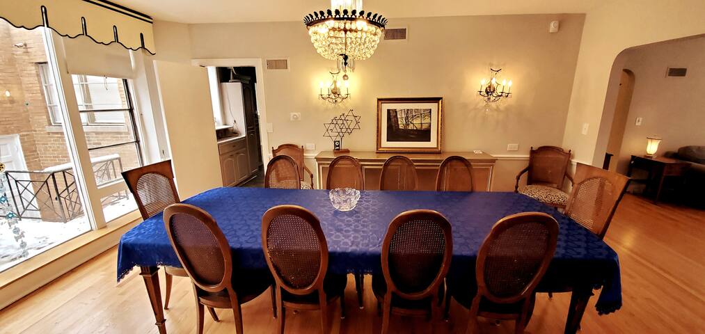 Huge Bright Corner Home on Chicago’s North Side gallery image 4