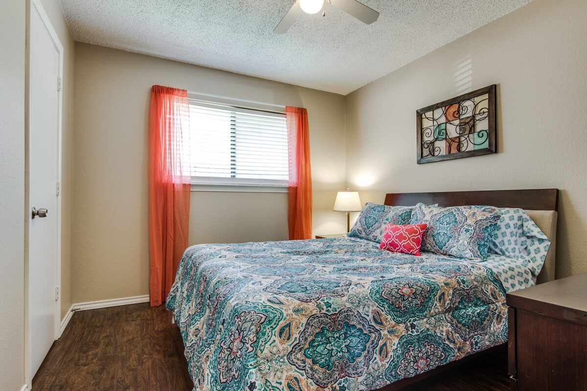 Dormitorio #2. Cama queen.