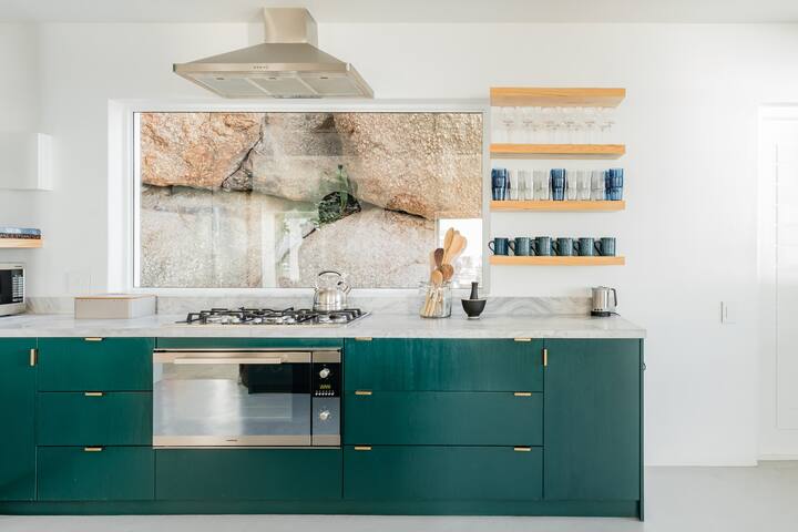 Icaria gallery image 3