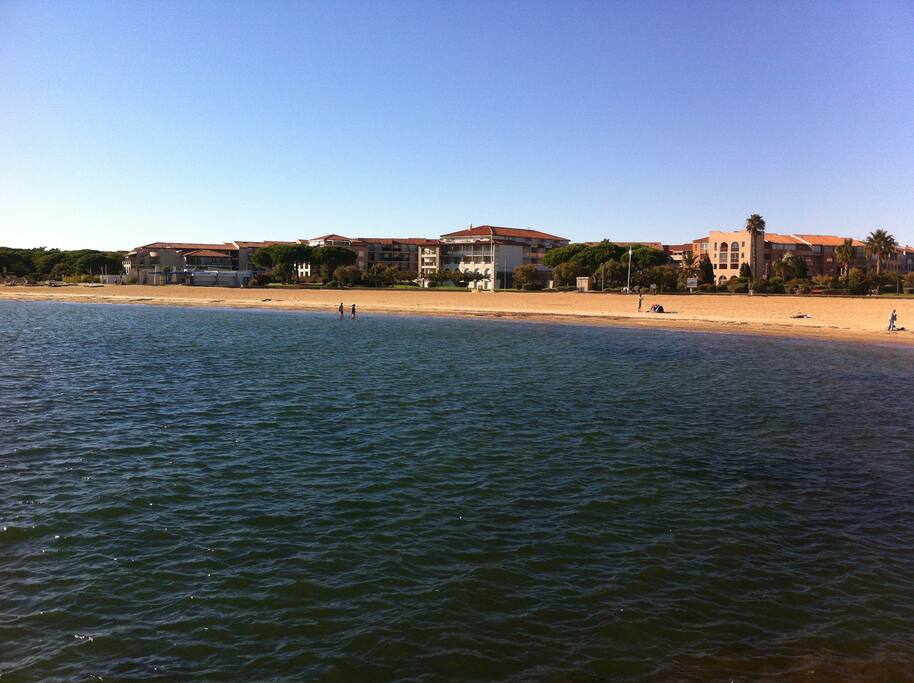 plages a 5 minutes a pied :)