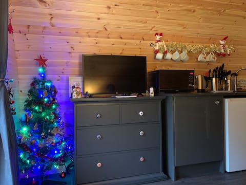 Top Airbnb: Delightful pod set in peaceful woodland location in Urquhart And Glenmoriston