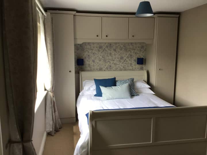 ห้องนอน 1 ห้องน้ำในตัวเตียงคิงไซส์