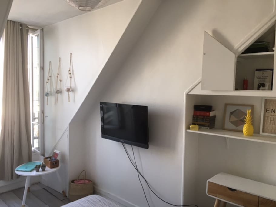 Salon avec télé et wifi - Living Room with TV and WiFi