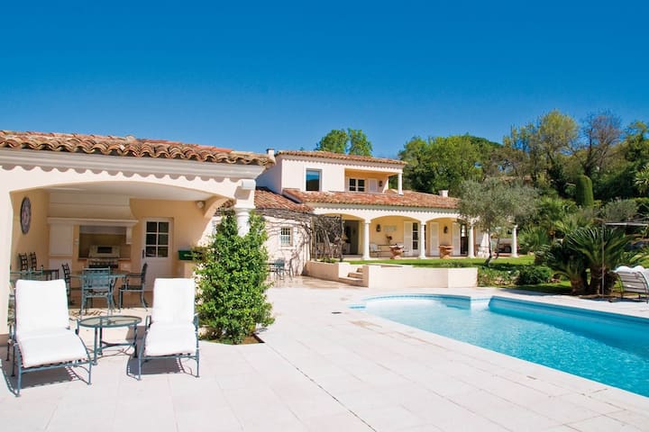 Large Villa With Views Up To The Village Of Gassin. Close To St Tropez. - Gassin