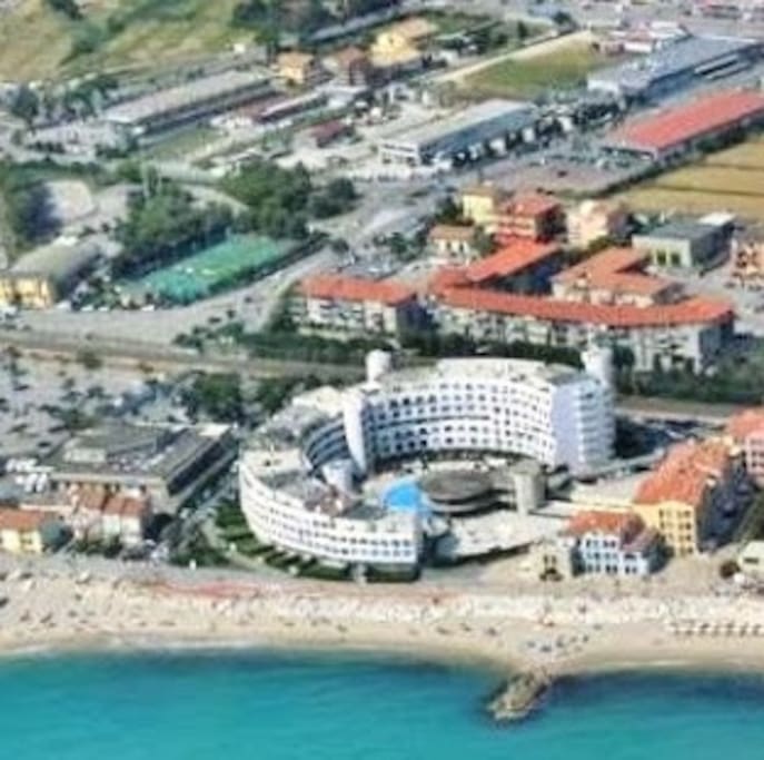 RESIDENCE PARADISO IN UNA FOTO DALL' ALTO