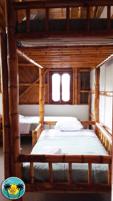 Habitacion con litera y cama sencilla