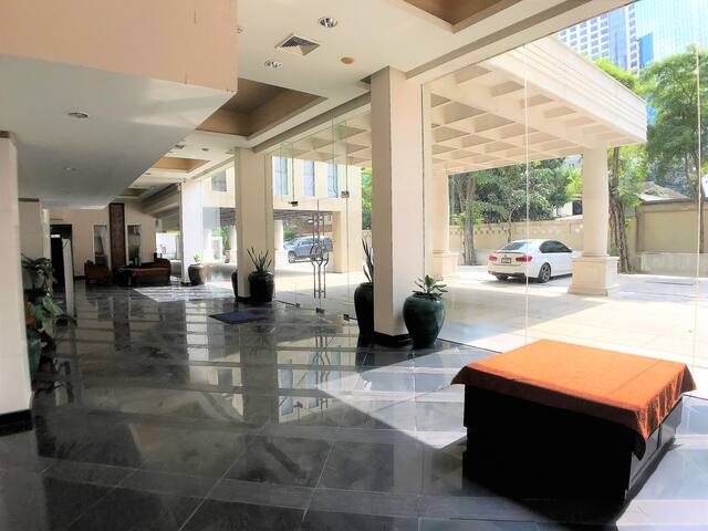 Deluxe 2 Bedrooms Suites at NANA& ASOK BTS gallery image 5