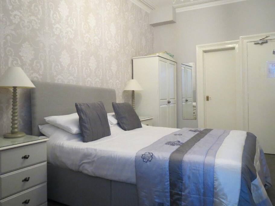 King Superior Ensuite