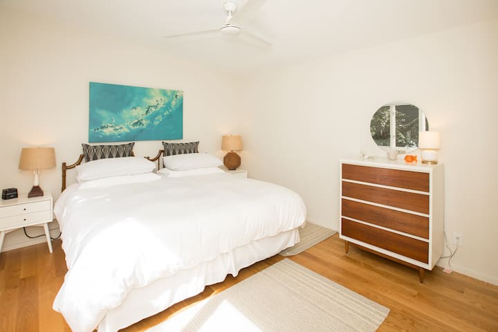 2nd floor king courtyard view room