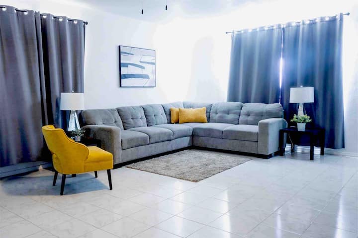 Spacious Home For Families & Pets Great Location. - Yuma, AZ