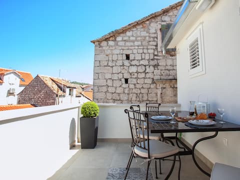 Hidden gem in the ❤ of Trogir with terrace