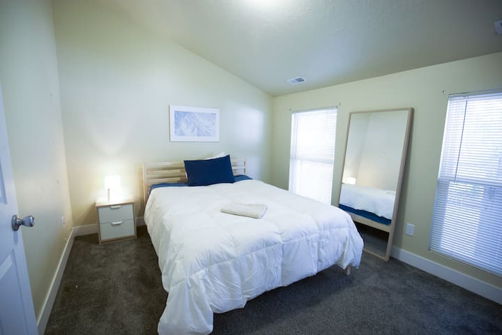 Private Bedroom/Bathroom .5 mi from Downtown SLC